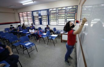 Manaus abre processo seletivo para contratação de pedagogos e professores