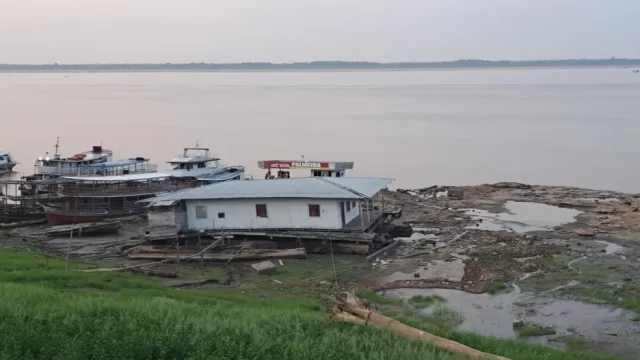 rio-solimoes-atinge-seca-historica-em-2023-em-manacapuru-no-amazonas.-foto-feita-em-18-de-outubro-de-2023-foto3-adauto-silva-rede-amazonica