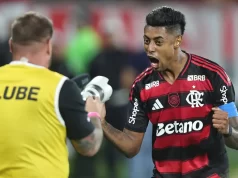 Fla vence, aproveita derrota do Palmeiras e volta a igualar rival