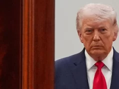 Trump diz que Irã deveria levantar a “bandeira branca da rendição”