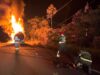 Caminhão-tanque com 50 mil litros de combustível pega fogo na BR-174, no AM