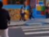 Vídeo de homem com buquê tentando abordar estudante repercute e vira caso de polícia no AM