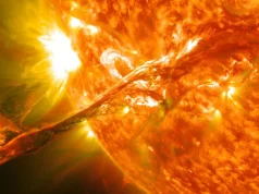Tempestade solar vai atingir a Terra nos próximos dias de forma moderada e autoridades alertam para possíveis auroras boreais
