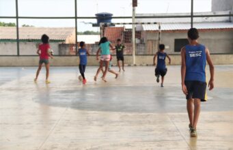 Sesc Amazonas oferece vagas gratuitas em atividades esportivas para crianças e adolescentes
