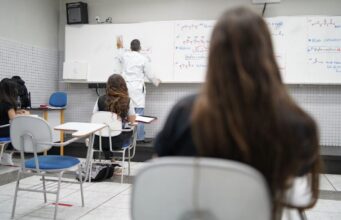 Câmara aprova oferta gratuita de absorventes para estudantes