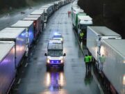 Corrida a postos de combustível no Reino Unido seca bombas em algumas cidades