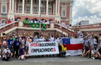Manifestantes protestam contra o governo Bolsonaro em Manaus
