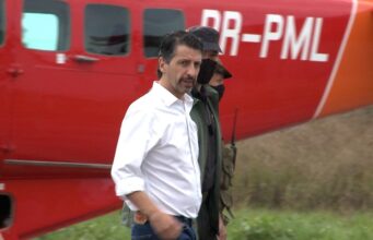 Ministro do Meio Ambiente acompanha operação de combate a queimadas em Humaitá (AM)