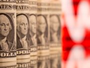 Dólar salta mais de 1% em reação a Copom e temor fiscal; Ibovespa cai