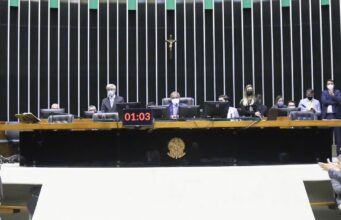 Congresso aprova projetos de R$ 9 bi para pagamento do Auxílio Brasil