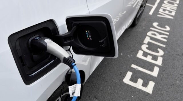 Ponto de recarga de veículos elétricos em Londres, Reino Unido19/10/2021REUTERS/Toby Melville REUTERS/Toby Melville