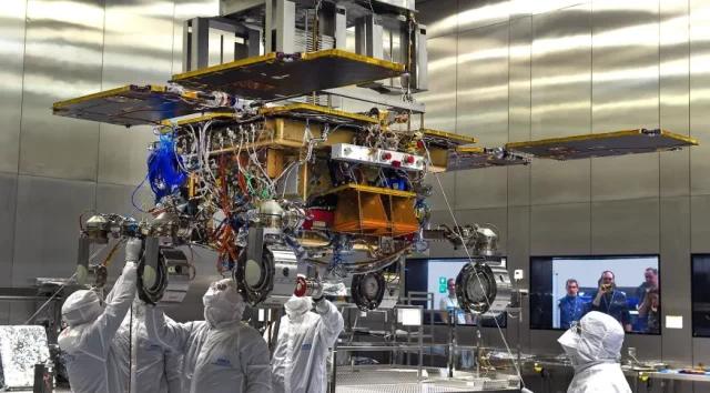190827162810-mars-rover-built-1