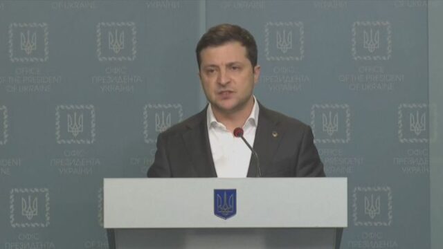 Presidente da Ucrânia, Volodymyr Zelensky, convoca cidadãos para luta armada e pede doações de sangue nesta quinta-feira (24) Crédito: CNN / Reprodução