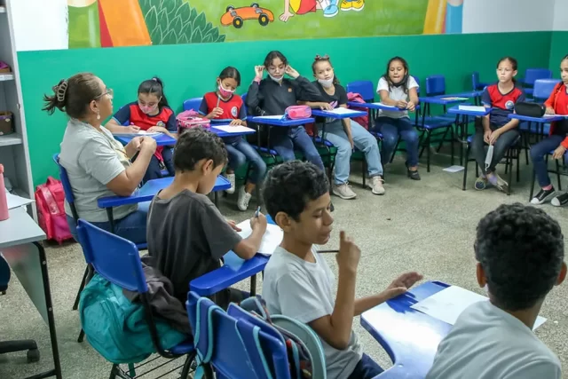 escola-em-manaus-foto-semcom (1)
