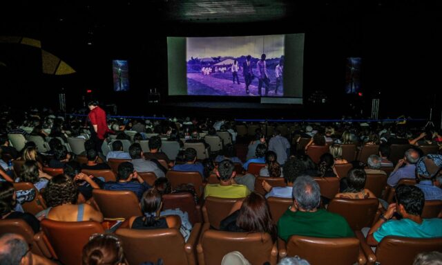 cinema1122010-301110ra3949_e_1
