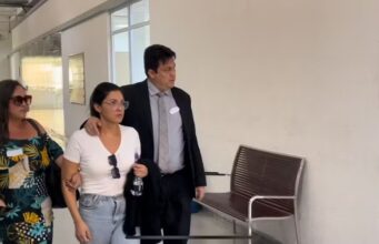 Técnica cuja assinatura aparece em laudo de doador de órgãos infectados por HIV se entrega à polícia
