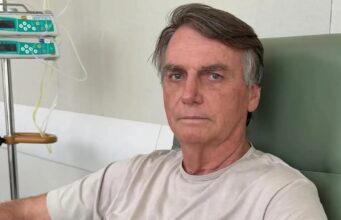 Jair Bolsonaro tem alta após três semanas internado em Brasília