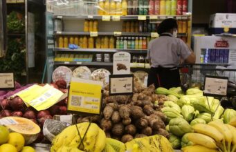 Contratos de trabalho por hora em supermercados aumentam precarização