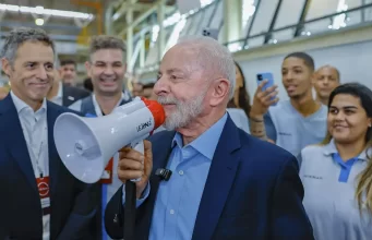 Lula assina medida que altera regras para vales-alimentação e refeição