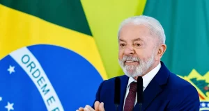 Em meio à crise no STF, Lula defende reforma do Judiciário no próximo ano