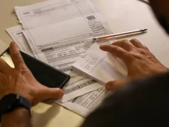 Salário mínimo de R$ 1.621 começa a ser pago nesta segunda