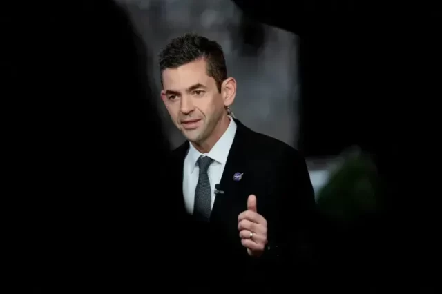 2025-12-18t215550z-1208321842-rc28jiavzlze-rtrmadp-3-usa-trump (1)