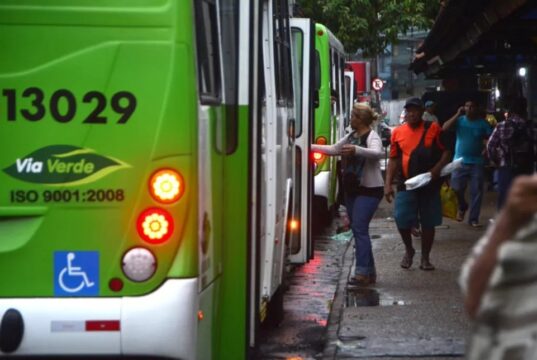 Assaltos a ônibus caem 68% em Manaus, aponta Sinetram
