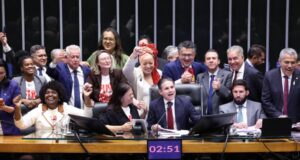 Câmara aprova, em dois turnos, PEC pelo fim da escala 6×1