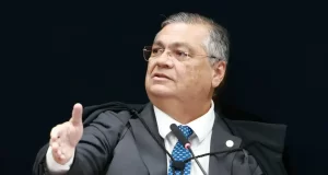 Dino nega pedido de soltura de Deolane Bezerra