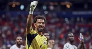 Goleiro Vozinha brilha contra a Espanha e vira destaque na Copa
