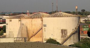 Uma semana após vazamento de gás tóxico, tanque segue sem emissão e bombeiros encerram atuação em Manaus