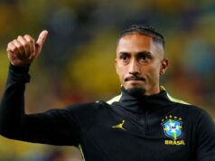 Festejado, Raphinha treina e se aproxima de retorno à Copa do Mundo