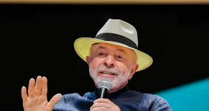 PDT oficializa apoio a Lula e estará com o PT no 1° turno após 12 anos