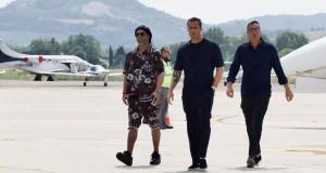 Ronaldinho retorna ao futebol profissional em time da 3ª divisão da Itália