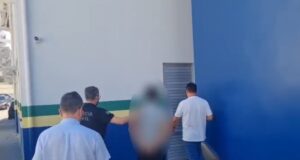 Escritor é preso após tentar vender material de pornografia infantil para motorista de aplicativo em Manaus
