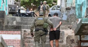 Operação prende 6 integrantes do CV que monitoravam embarcações da polícia para facilitar tráfico de drogas no AM