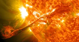 Tempestade solar vai atingir a Terra nos próximos dias de forma moderada e autoridades alertam para possíveis auroras boreais