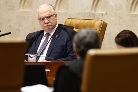 Fachin desmarca julgamento sobre atuação de Mendonça no caso Master