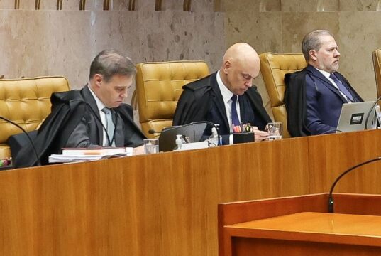 Moraes acusa Mendonça de querer incluir seu nome em delação de Vorcaro