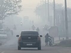 Lábrea fica encoberta por fumaça após incêndio em lixão; morador diz que fogo dura mais de um mês
