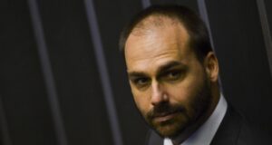Ministério da Justiça demite Eduardo Bolsonaro por abandono de cargo