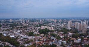 Chuva encerra sequência de 17 dias de seca e melhora qualidade do ar em Manaus