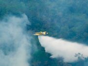 Aviões do Ibama lançam mais de 10 mil litros de água sobre áreas atingidas por incêndios no Amazonas; VÍDEO