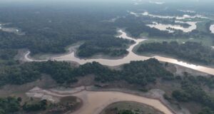 Amazonas decreta emergência em saúde por 180 dias após seca isolar 562 comunidades
